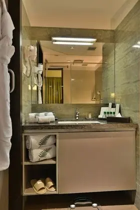 Winter Green Room