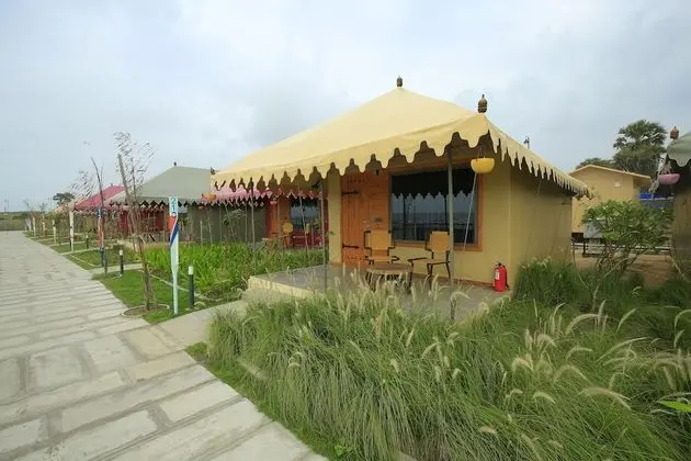Winter Green Garden View Tent