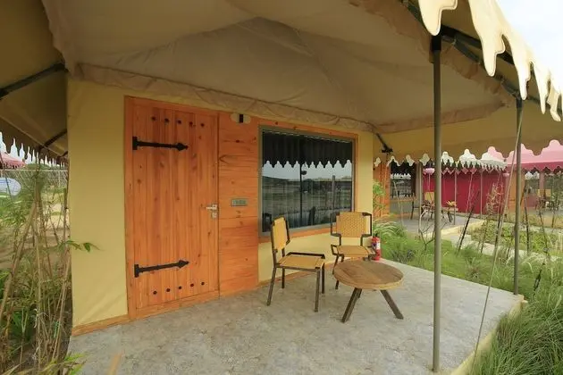 Winter Green Garden View Tent