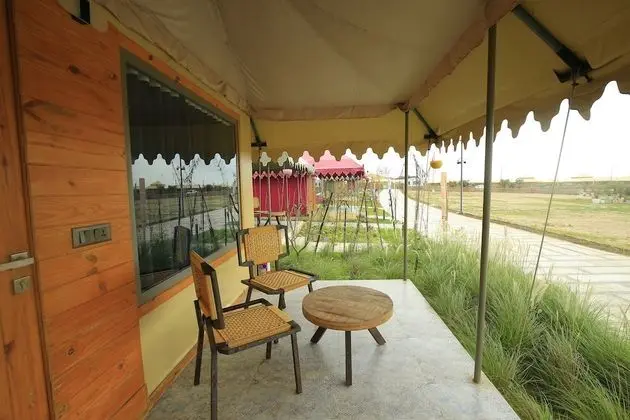 Winter Green Garden View Tent