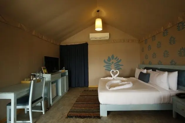 Winter Green Garden View Tent