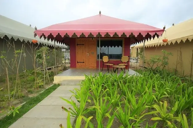 Winter Green Sea View Tent