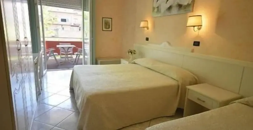 Üç Kişilik Oda, Balkon