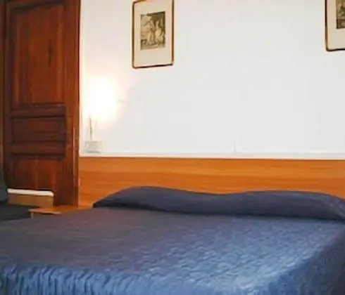 Basic Tek Büyük veya İki Ayrı Yataklı Oda (External Private Bathroom)