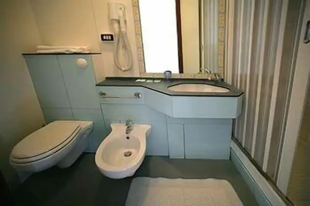 Basic Tek Büyük veya İki Ayrı Yataklı Oda (External Private Bathroom)