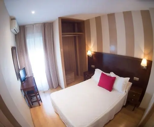 Basic Büyük Yataklı Tek Kişilik Oda