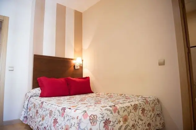 Basic Büyük Yataklı Tek Kişilik Oda