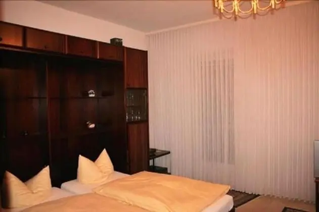 Üç Kişilik Oda