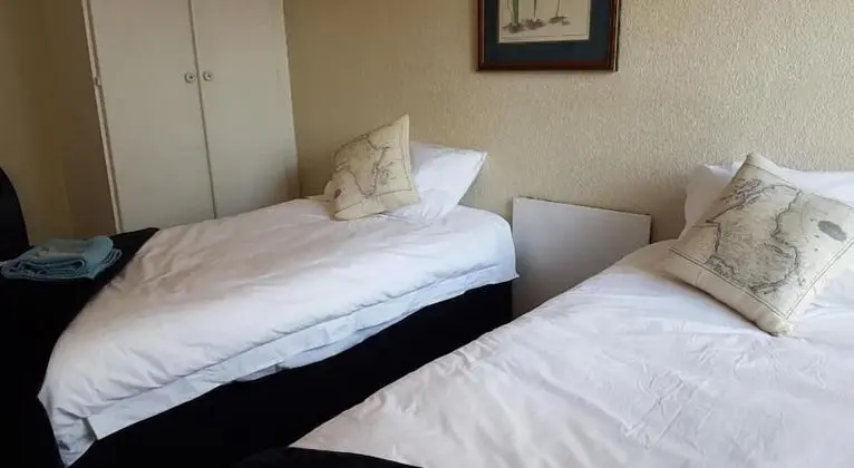 Twin Room with Bathroom