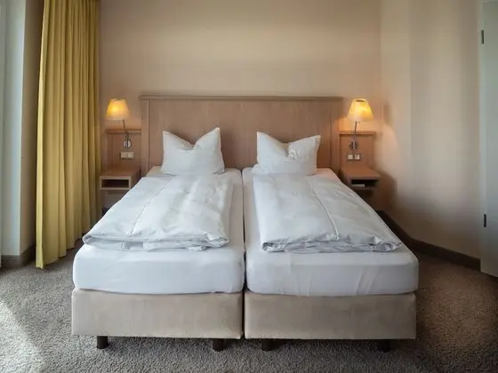 Comfort Tek Büyük Yataklı Oda (water side)