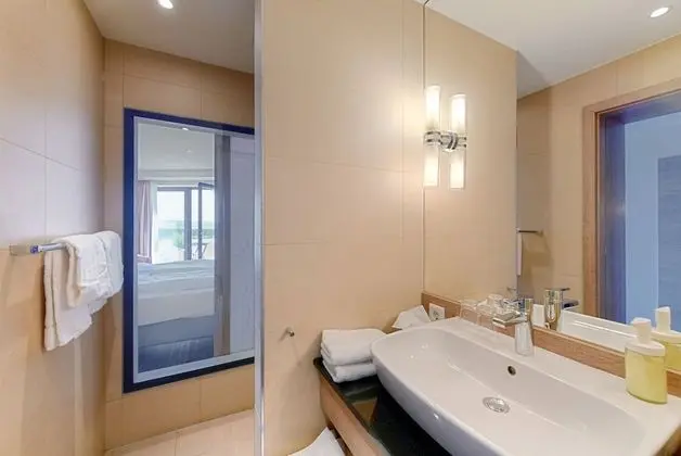Comfort Tek Büyük Yataklı Oda (water side)
