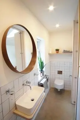 Ev, Banyolu/Duşlu (The Studio)