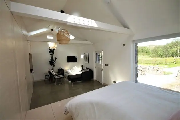 Ev, Banyolu/Duşlu (The Studio)