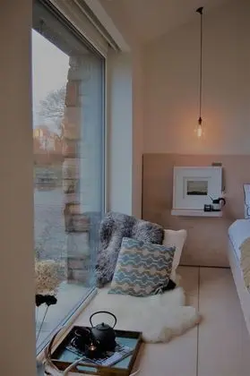 Ev, Banyolu/Duşlu (The Studio)