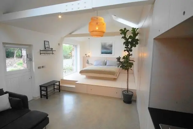 Ev, Banyolu/Duşlu (The Studio)