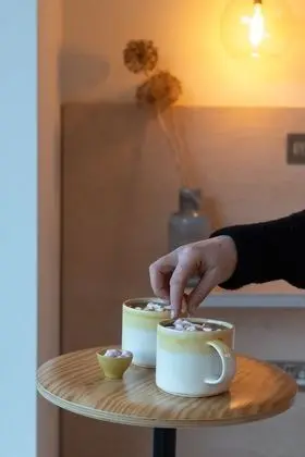 Ev, Banyolu/Duşlu (The Studio)