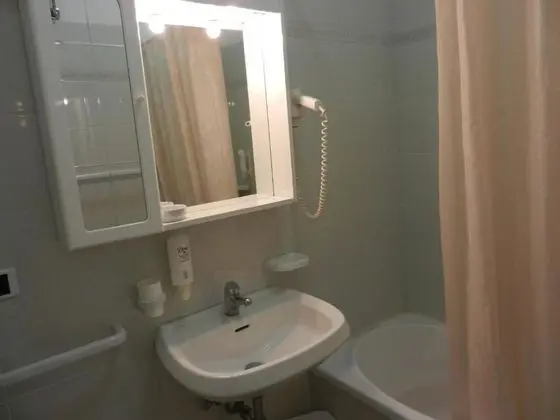 Tek Büyük veya İki Ayrı Yataklı Oda, Tepe Manzaralı