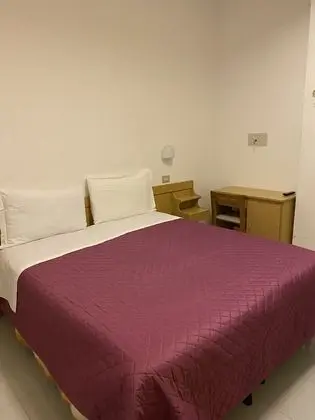 Basic Tek Büyük veya İki Ayrı Yataklı Oda
