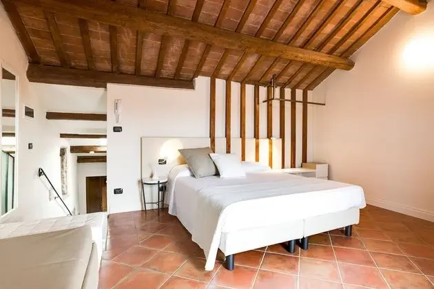 Stüdyo Süit, Ek Bina