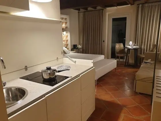 Stüdyo Süit, Ek Bina