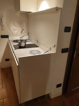 Stüdyo Süit, Ek Bina