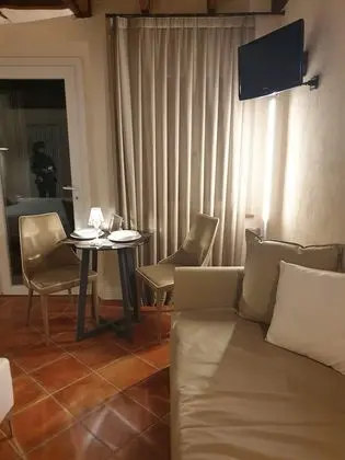 Stüdyo Süit, Ek Bina