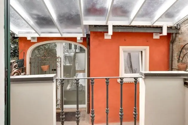 Stüdyo Süit, Ek Bina