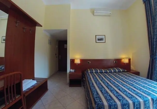 Basic Tek Büyük veya İki Ayrı Yataklı Oda