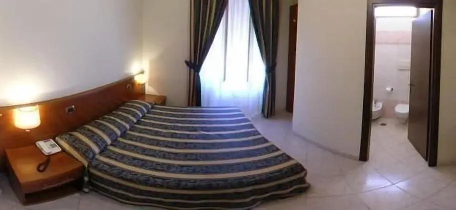 Basic Tek Büyük veya İki Ayrı Yataklı Oda