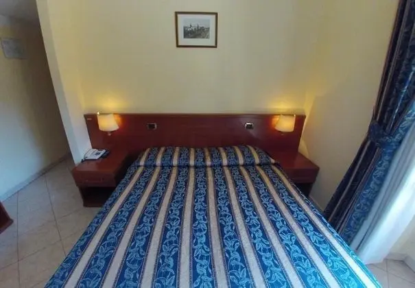 Basic Tek Büyük veya İki Ayrı Yataklı Oda