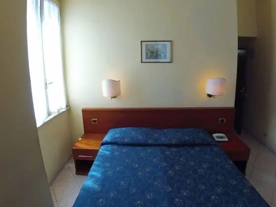 Basic Tek Büyük veya İki Ayrı Yataklı Oda