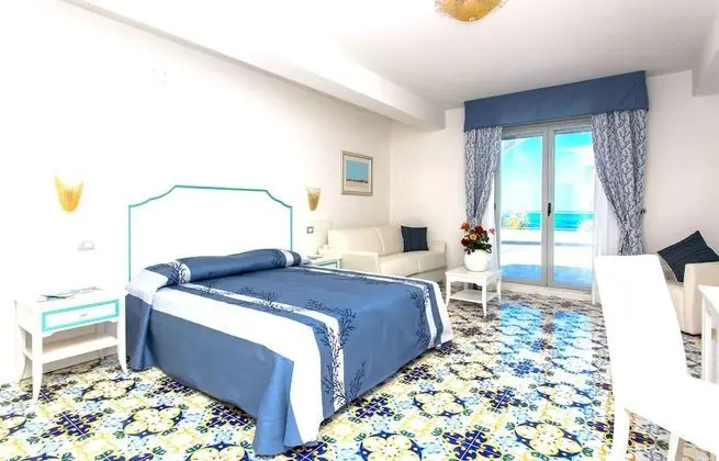 Deluxe Üç Kişilik Oda, Deniz Manzaralı