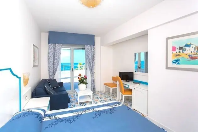 Deluxe Üç Kişilik Oda, Deniz Manzaralı