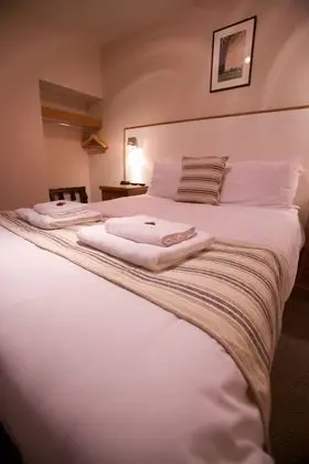 Comfort Tek Büyük Yataklı Oda (Ferry Inn)