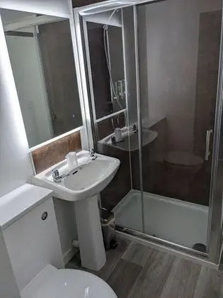 Comfort Tek Büyük Yataklı Oda (Ferry Inn)