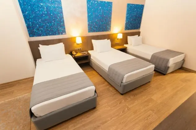 Triple, Şehir Manzaralı