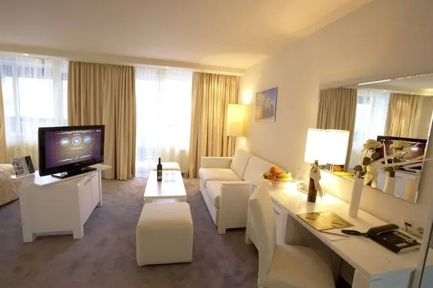 Junior Suite, 1 Double or 2 Single beds