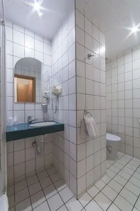 Basic Tek Büyük veya İki Ayrı Yataklı Oda