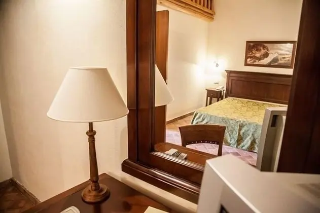 Classic Tek Büyük Yataklı Oda