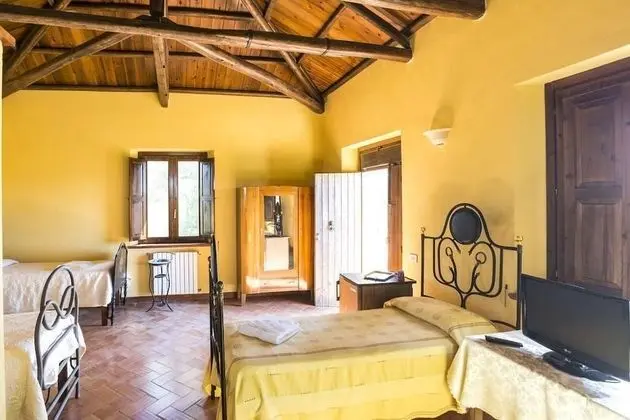 Üç Kişilik Oda, Birden Çok Yatak, Sigara İçilmez, Bahçe Manzaralı