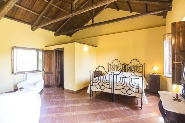 Üç Kişilik Oda, Birden Çok Yatak, Sigara İçilmez, Bahçe Manzaralı