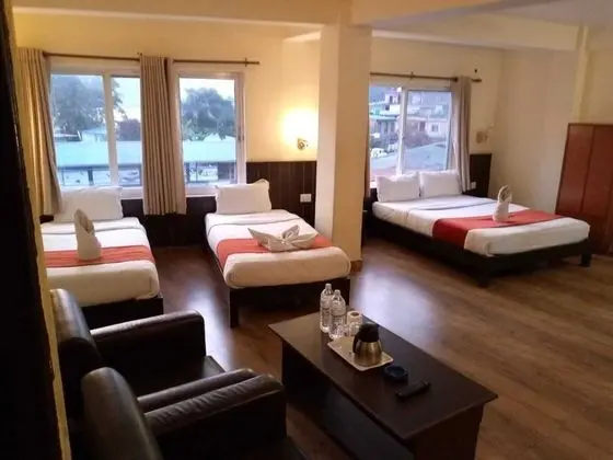 Standard Üç Kişilik Oda, Tepe Manzaralı