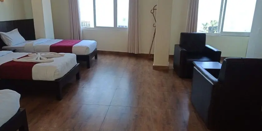 Standard Üç Kişilik Oda, Tepe Manzaralı