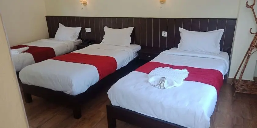 Standard Üç Kişilik Oda, Tepe Manzaralı