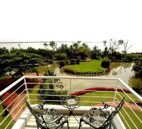 Superior River View Room