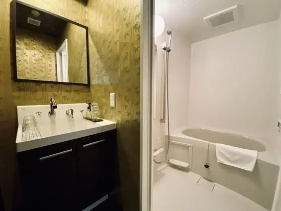 Premier Stüdyo, 1 Çift Kişilik Yatak, Sigara İçilmez, Buzdolabı ve Mikrodalga (Double Wide, SALOON)
