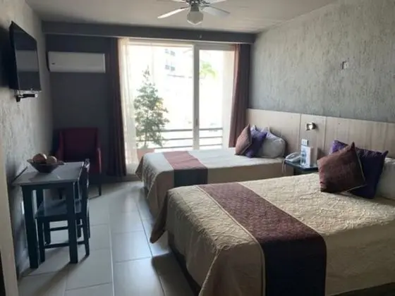 Tek Büyük Yataklı Oda, 2 Çift Kişilik Yatak