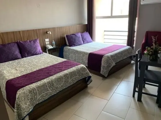 Tek Büyük Yataklı Oda, 2 Çift Kişilik Yatak