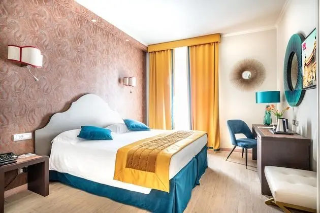 Premium Tek Büyük Yataklı Oda