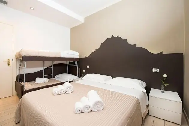 Üç Kişilik Oda, 1 Yatak Odası